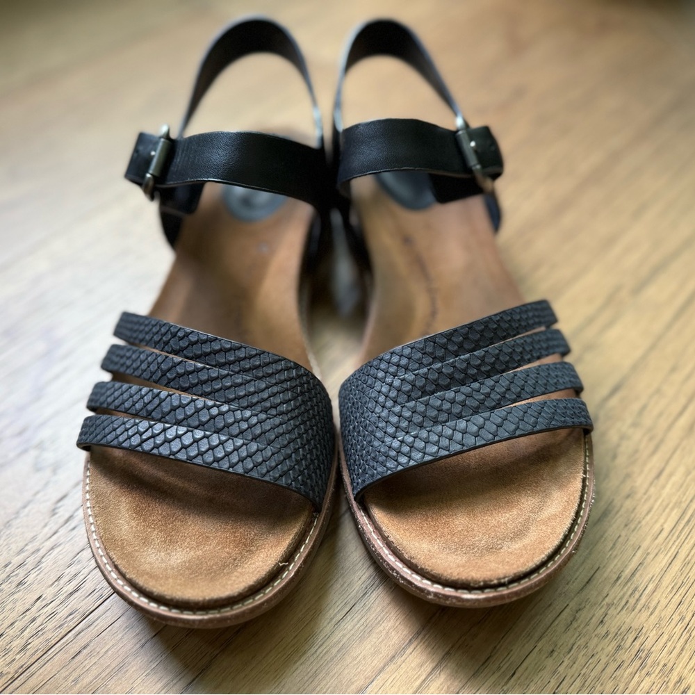 Sofft Black Textured Sandals